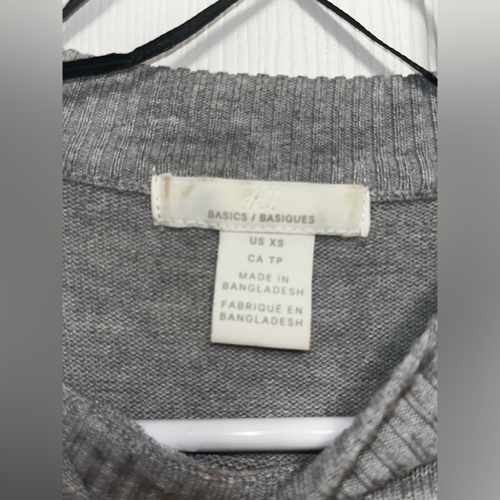 H&M Sweater - Picture 3 of 4